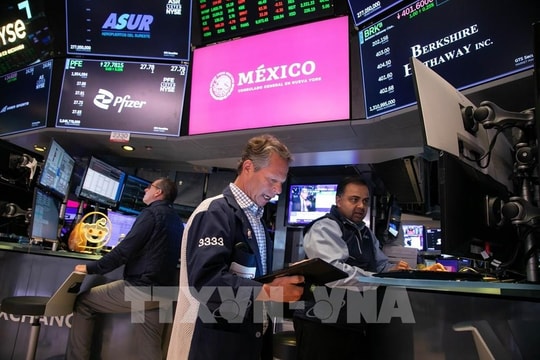 Chứng khoán Mỹ giảm điểm nhẹ, nhà đầu tư dè chừng trước rủi ro mới