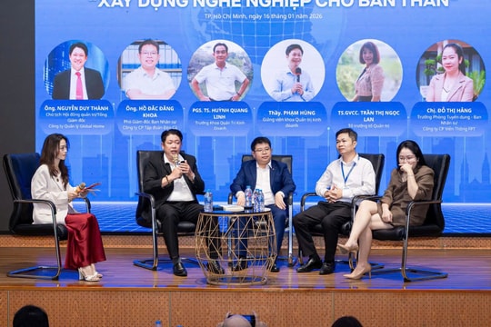 “Xây dựng nghề nghiệp cho bản thân” - Đêm hướng nghiệp giàu cảm xúc tại Trường Đại học Công Thương TP.HCM