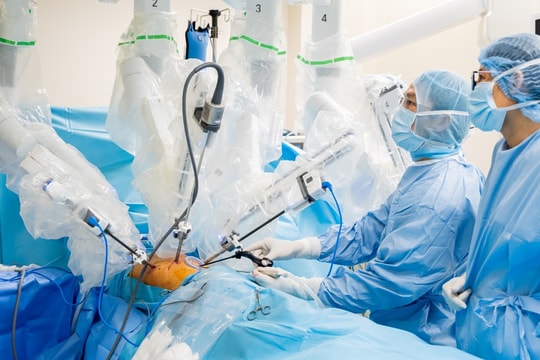 Phẫu thuật ca ung thư thành công bằng robot