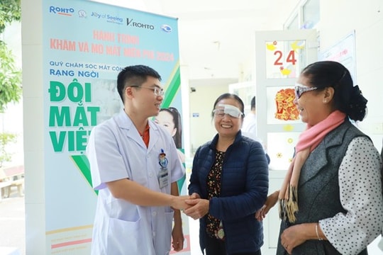 V.Rohto mang hàng trăm ngàn ca khám và mổ mắt miễn phí đến cộng đồng