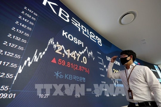 Chứng khoán châu Á phân hóa khi rủi ro thuế quan chưa hạ nhiệt