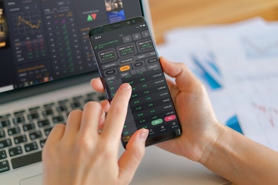 Áp lực bán tại blue-chips, dòng tiền tìm cơ hội ở nhóm cổ phiếu chưa tăng