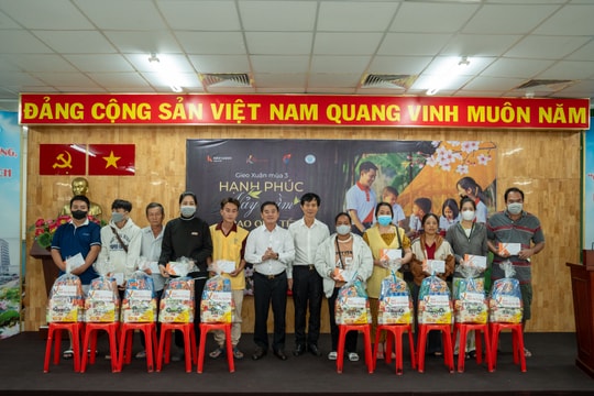 Gieo xuân ấm áp đến những hoàn cảnh khó khăn tại bệnh viện trước thềm năm mới