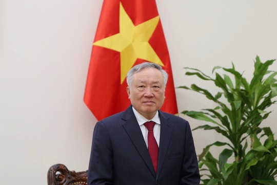 Phó Thủ tướng Thường trực Chính phủ Nguyễn Hòa Bình thăm và làm việc tại Thụy Sĩ, Kazakhstan