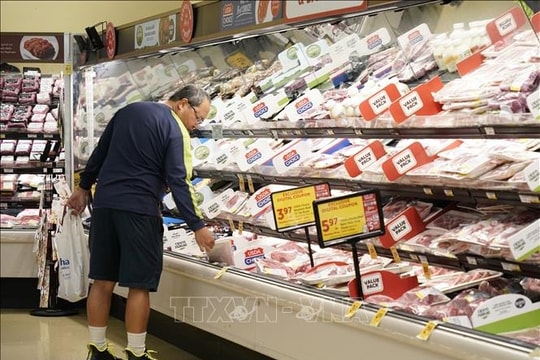 Niềm tin tiêu dùng tại Mỹ xuống mức thấp nhất hơn một thập kỷ