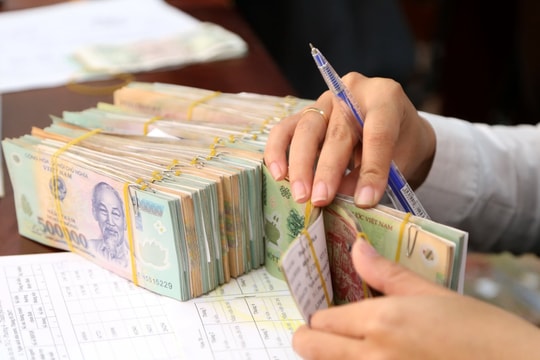 Thủ tướng: Đôn đốc doanh nghiệp chi trả đầy đủ lương, thưởng Tết cho người lao động