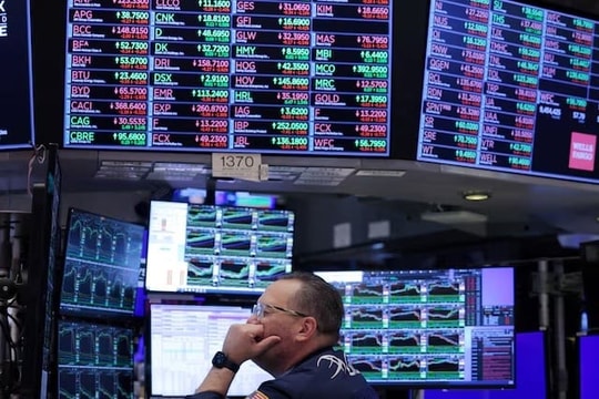 Phố Wall chao đảo khi Big Tech tăng tốc chi tiêu cho AI