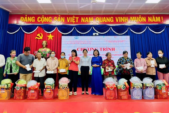 Quỹ Doanh nhân vì Cộng đồng TP.HCM chung tay chăm lo Tết cho hộ khó khăn tại phường Bình Dương