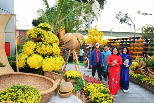 TP.HCM rộn ràng vào nhịp du xuân những ngày cận Tết