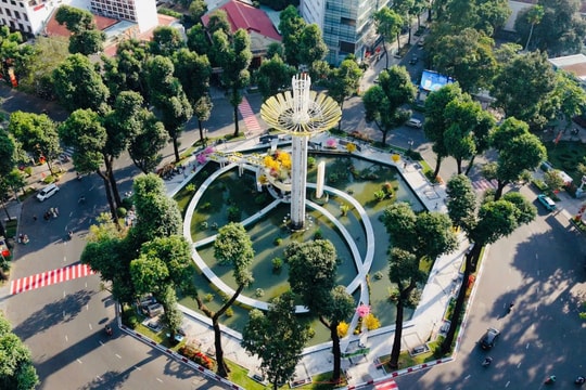 Loạt công trình biểu tượng của TP.HCM “thay áo” trước thềm Xuân Bính Ngọ