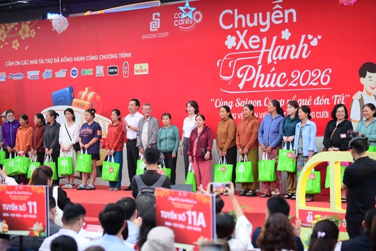 Saigon Co.op khởi hành “Chuyến xe hạnh phúc” đưa 900 người lao động về quê đón Tết