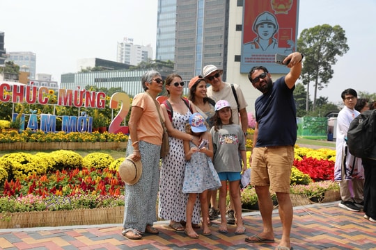 Nét mới Tết Bính Ngọ tại trung tâm TP.HCM