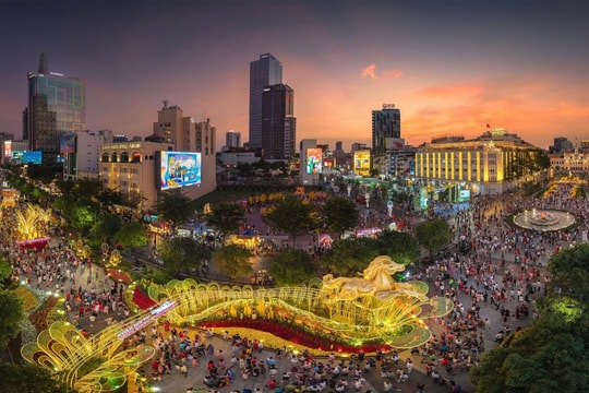 Đường hoa Nguyễn Huệ đón hơn 1,8 triệu lượt khách đến tham quan