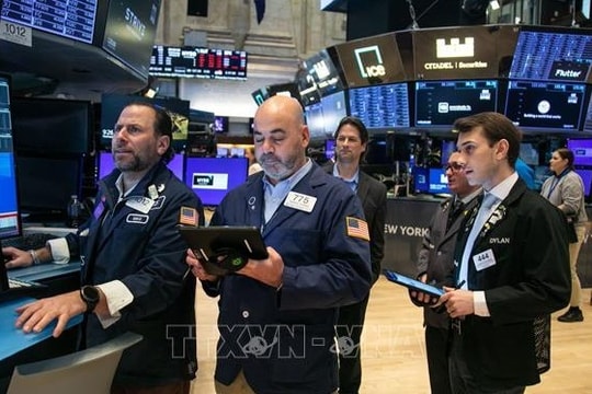 Chứng khoán Mỹ lao dốc trong bối cảnh bất ổn thương mại và áp lực công nghệ