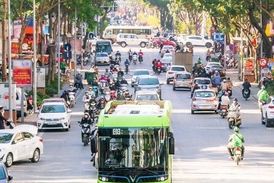 Hà Nội đặt mục tiêu 100% taxi sử dụng điện, năng lượng xanh vào năm 2030
