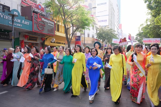 TP.HCM rực rỡ sắc áo dài trong ngày Quốc tế Phụ nữ