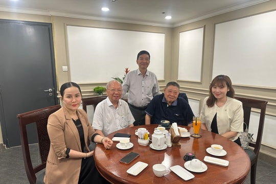 Cuộc hội ngộ sau 38 năm của doanh nhân Hàng Vay Chi và nhà giáo Nguyễn Thành Mỹ