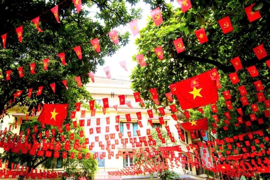 TP.HCM thông báo treo cờ Tổ quốc chào mừng bầu cử Quốc hội và HĐND các cấp