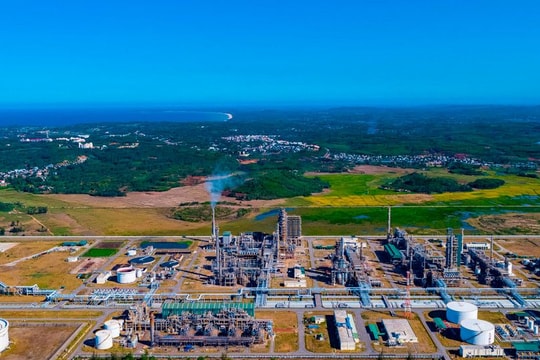 Nhà máy lọc dầu Dung Quất, Nghi Sơn đủ nguyên liệu sản xuất đến hết tháng 4