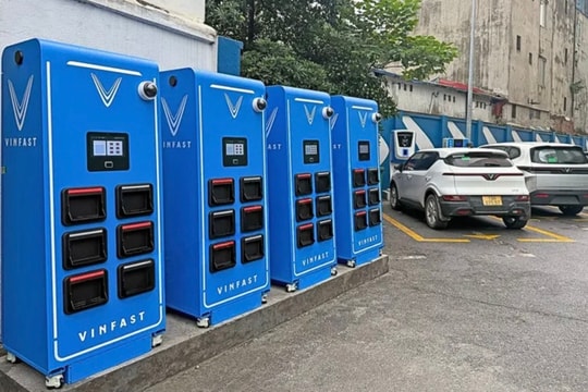 TP.HCM thúc tiến độ, yêu cầu hoàn thành 3.000 tủ đổi pin xe điện trước 20/4