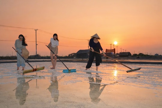 Du lịch trải nghiệm làng muối Lý Nhơn
