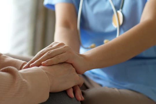 Dịch vụ y tế tại nhà: Lời giải cho bài toán chăm sóc bệnh nhân nặng