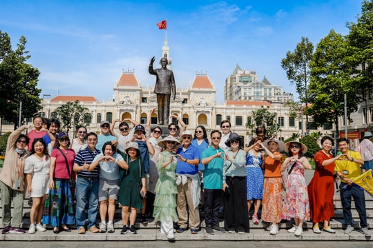 Làm sao giữ chân du khách lâu hơn và chi tiêu nhiều hơn tại TP.HCM?