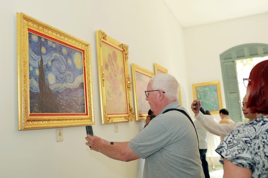 Triển lãm tranh nghệ thuật nổi tiếng của thế giới và Việt Nam với chủ đề "Ngôi nhà ánh sáng"