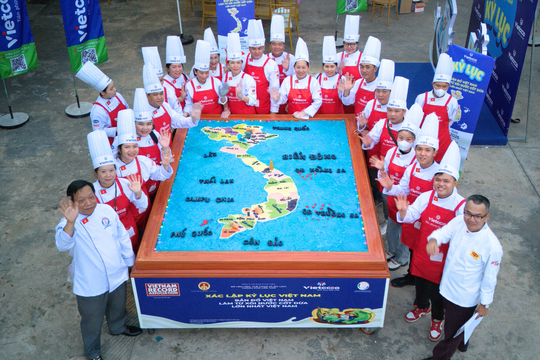 VietCoco và liên chi hội đầu bếp Đồng bằng sông Cửu Long cùng xác lập kỷ lục “Bản đồ xôi nước cốt dừa lớn nhất Việt Nam”