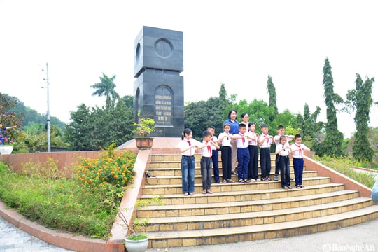 Đường Hồ Chí Minh với hai cột mốc số 0