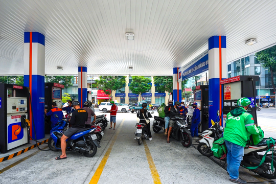 Kéo dài giảm thuế nhập khẩu xăng dầu về 0% đến hết 30/6