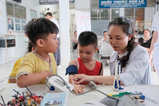 Trẻ em và phụ nữ khó khăn phường Nhơn Trạch - Đồng Nai được tầm soát bệnh miễn phí