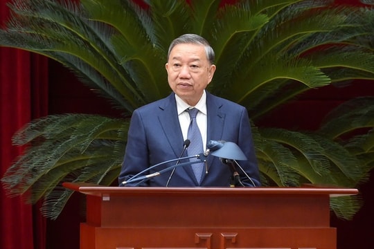 Ánh sáng Hồ Chí Minh soi đường cho chúng ta đi