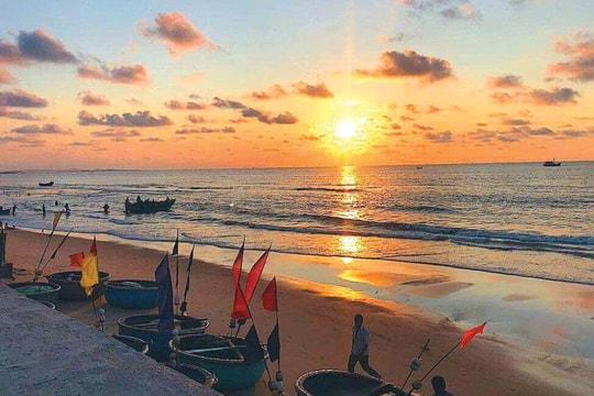 48 giờ cuối tuần ở làng chài Phước Hải và núi Minh Đạm