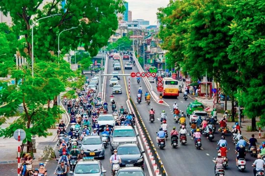 Hà Nội đề xuất hỗ trợ tối đa 20 triệu đồng cho hộ nghèo đổi xe máy xăng sang xe điện