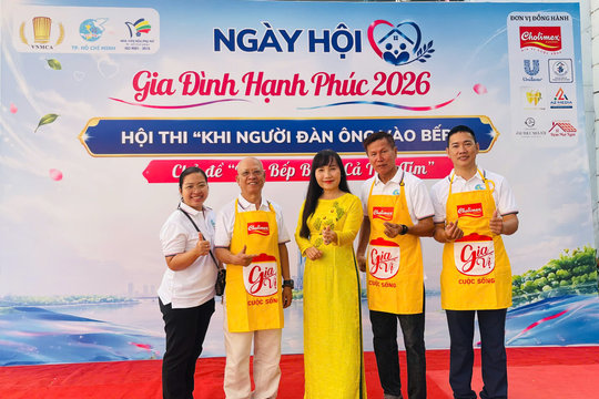 03 hội viên danh dự Hội LHPN phường Xóm Chiếu tỏa sáng tại hội thi "Khi người đàn ông vào bếp"