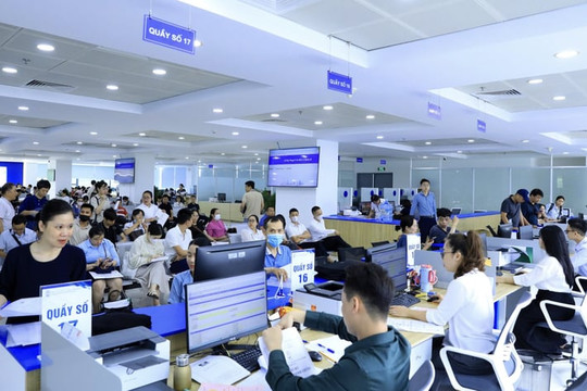 Thủ tướng chỉ đạo đẩy mạnh cắt giảm thủ tục hành chính dựa trên dữ liệu và chuyển đổi số