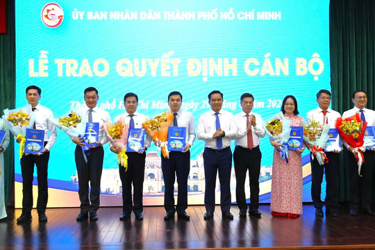 TP.HCM trao nhiều quyết định điều động, bổ nhiệm cán bộ chủ chốt