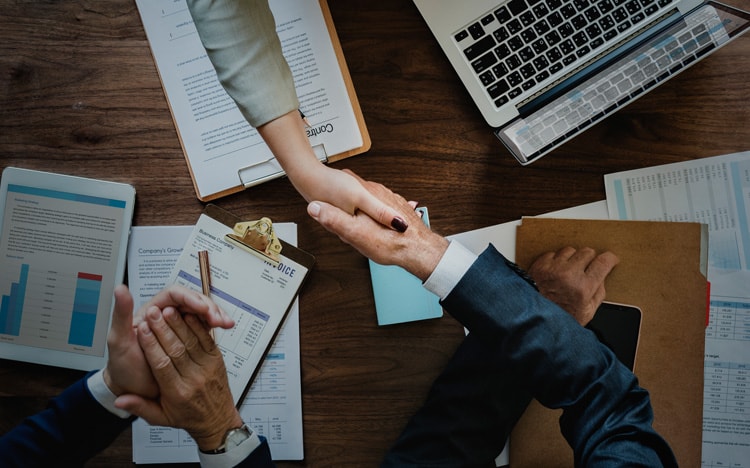 Đọc sách "64 nước cờ trên bàn thương lượng"