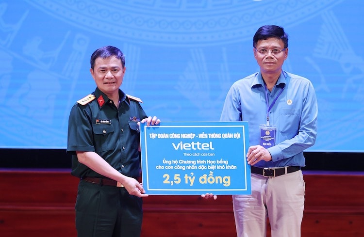 Viettel trao tặng Quỹ Xã hội từ thiện Tấm Lòng Vàng 2,5 tỷ đồng