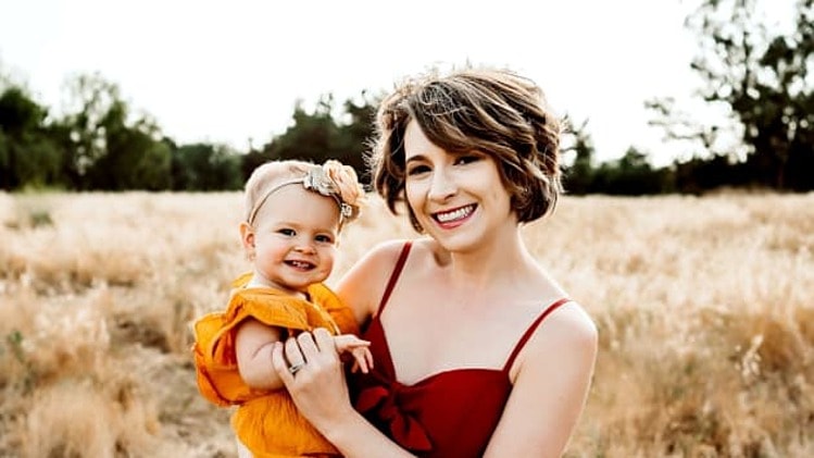 Bà mẹ hai con kiếm 160.000 USD/năm nhờ nghề tay trái