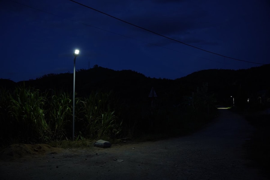 Mang ánh sáng xanh về vùng quê xa