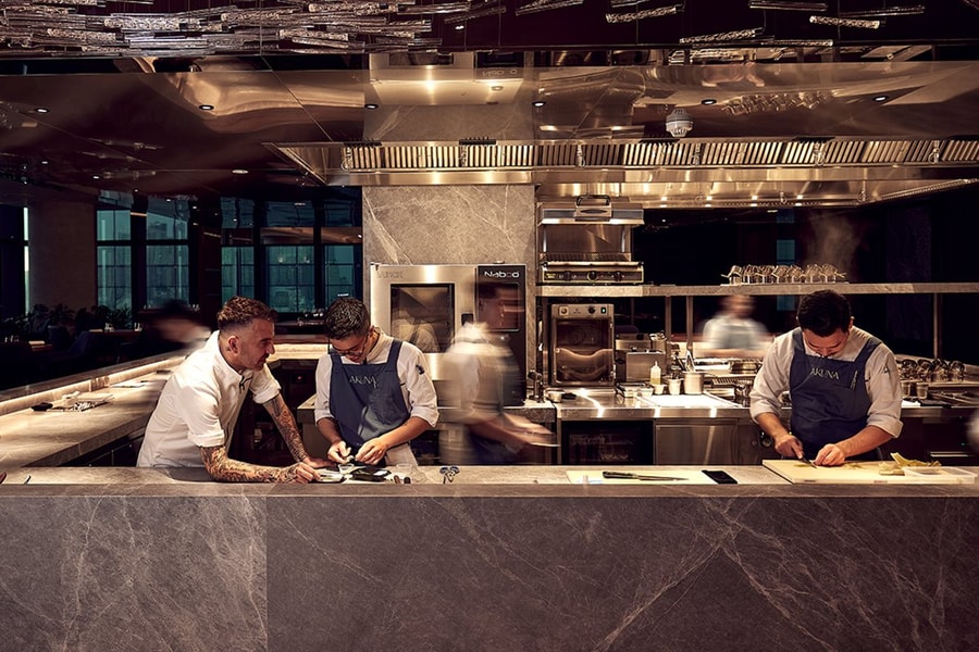 Bếp trưởng danh tiếng Sam Aisbett dẫn dắt nhà hàng tại Le Méridien Saigon