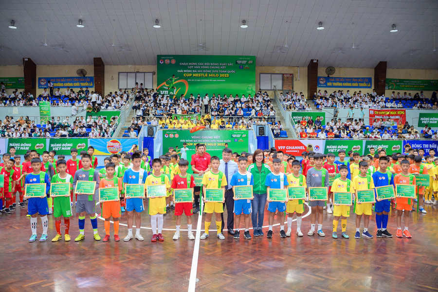 Nestlé MILO trao tặng 16 suất học bổng tại Giải Bóng đá Nhi đồng (U11) toàn quốc