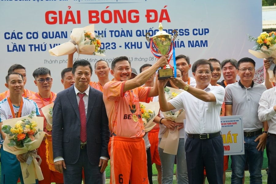 Giải bóng đá các cơ quan báo chí toàn quốc Press Cup 2023 phía Nam: Đội CLB Phóng viên Đời sống - Xã hội vô địch