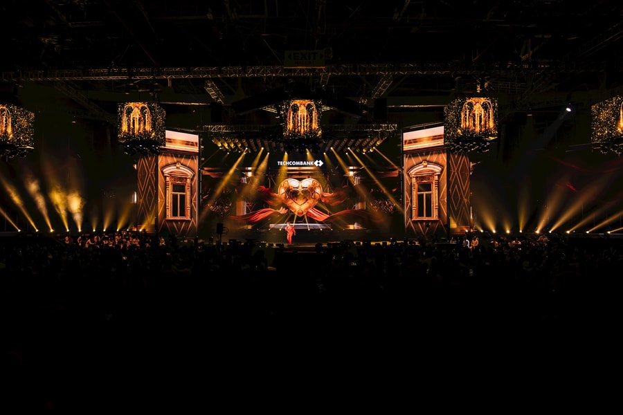 Đêm nhạc Thời khắc giao thời "bùng nổ" với dàn ca sĩ ngôi sao