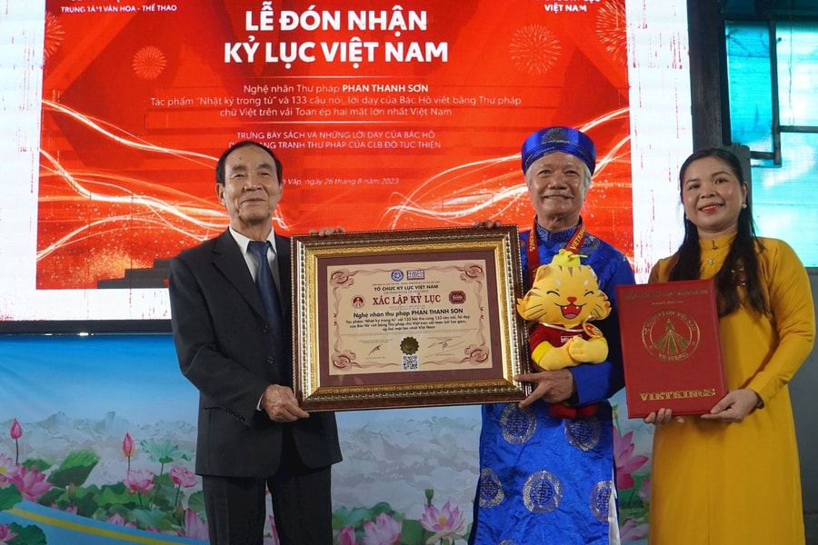 Thư pháp “Nhật ký trong tù” của nghệ nhân Phan Thanh Sơn xác lập kỷ lục Việt Nam