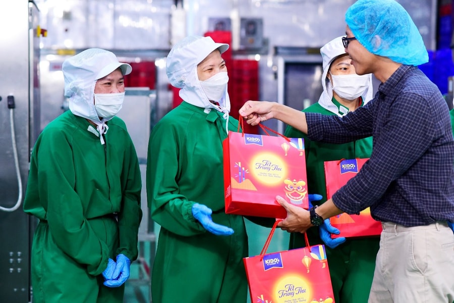Dù xa nhà, nhưng anh chị em công nhân vẫn đủ đầy hơi ấm Tết Trung thu