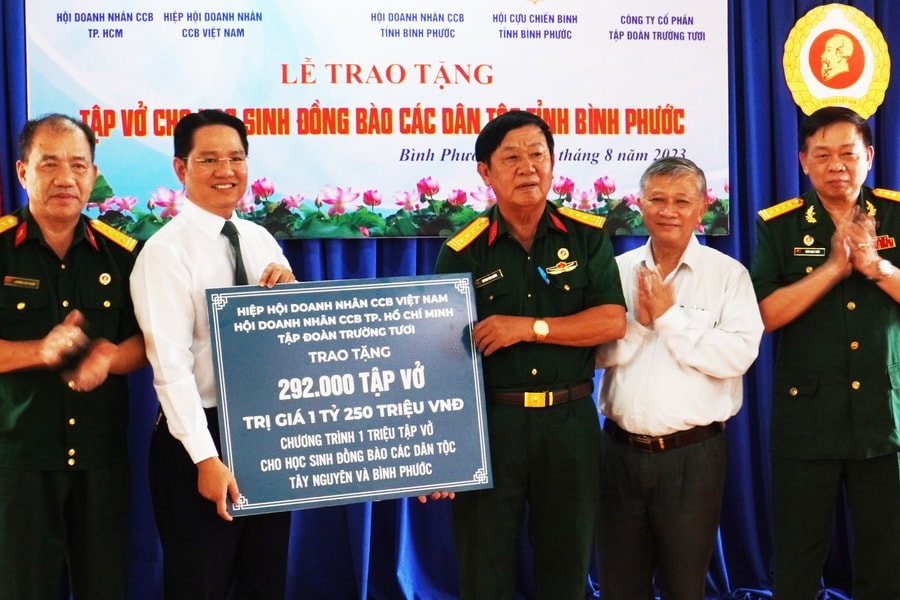 Lan tỏa tình thương doanh nhân cựu chiến binh với trẻ em các dân tộc