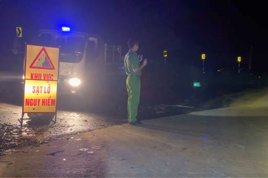 Sạt lở nghiêm trọng trên đường nối Bình Phước và Lâm Đồng